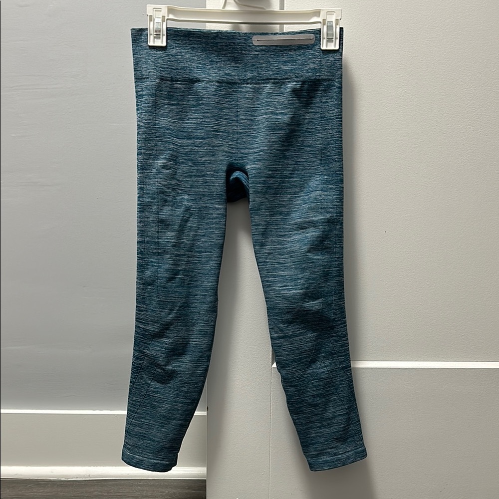 Under Armour Blue Leggings with High Waist and Moisture-Wicking Fabric